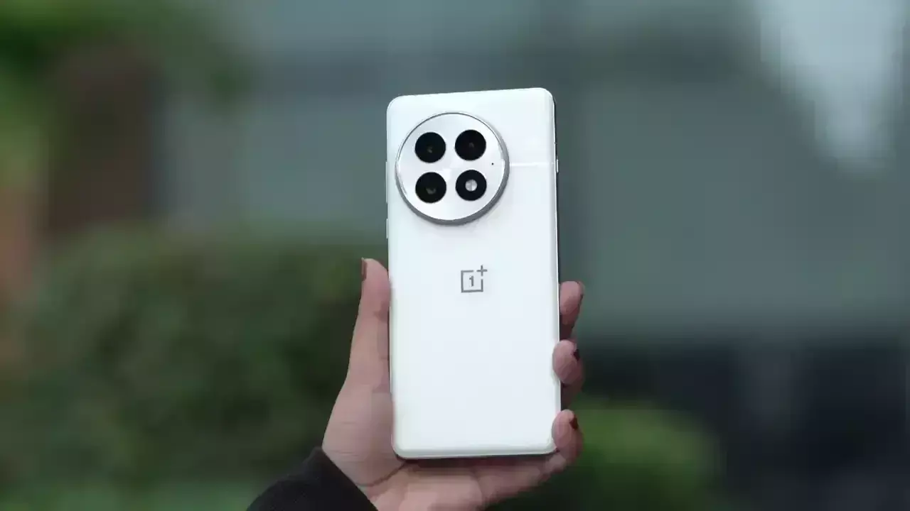 OnePlus 15 में होगी 7000mAh से बड़ी बैटरी, 100W चार्जिंग, धांसू प्रोसेसर
