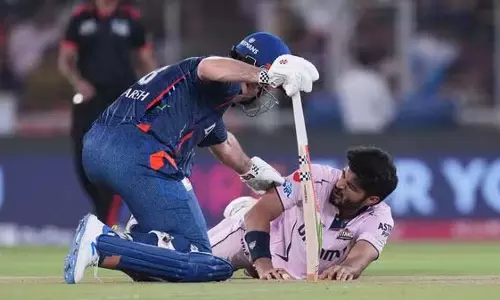 Arshad Khan एक ओवर में दो बार खतरनाक तरीके से फिसले Arshad Khan एक ओवर में दो बार खतरनाक तरीके से फिसले