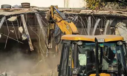 Vadodara MC ने अवैध अतिक्रमण पर कार्रवाई की Vadodara MC ने अवैध अतिक्रमण पर कार्रवाई की