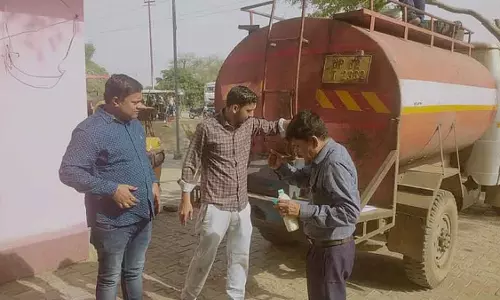 Mathura में सिंथेटिक दूध का टैंकर पकड़ा गया , 24 घंटे बाद डेरी पर की गई छापेमारी