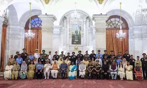 अदम्य साहस दिखाने वाले जवानों को किया सम्मानित, राष्ट्रपति ने छह कीर्ति चक्र और 33 Shaurya Chakras प्रदान किए अदम्य साहस दिखाने वाले जवानों को किया सम्मानित, राष्ट्रपति ने छह कीर्ति चक्र और 33 Shaurya Chakras प्रदान किए