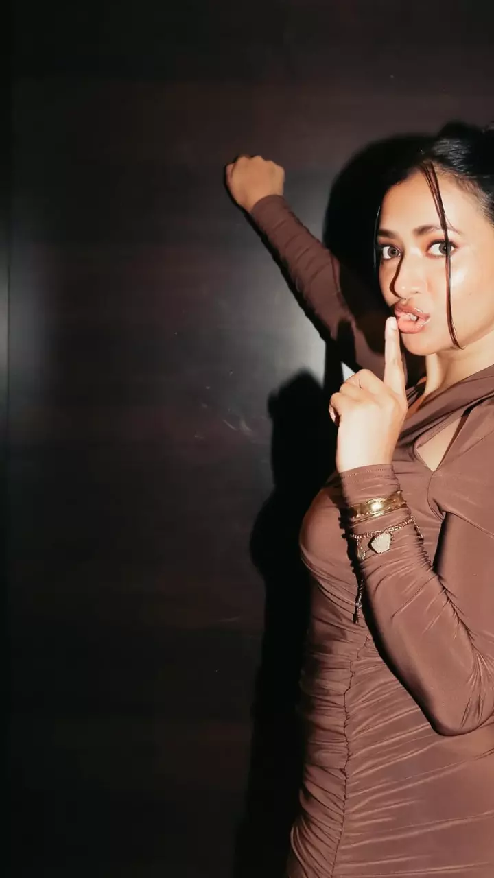 Shweta Basu का हॉट अंदाज़ वायरल
