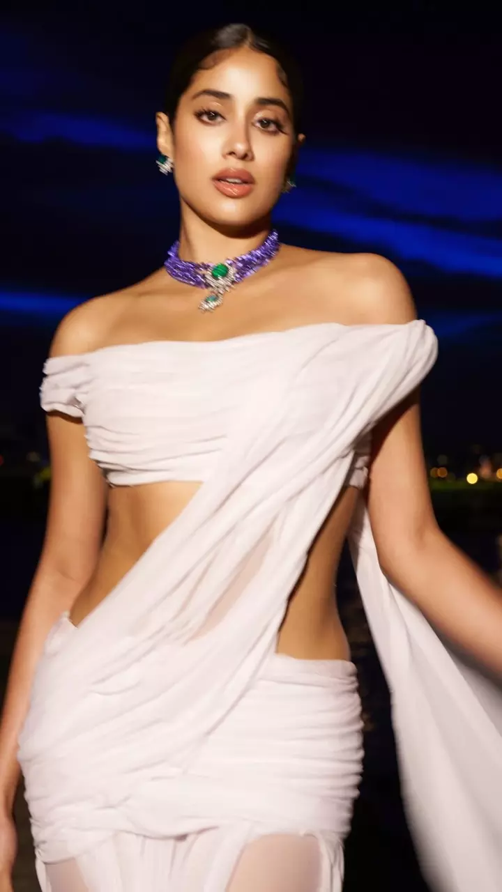 Janhvi Kapoor ने लगाया बोल्डनेस का तड़का