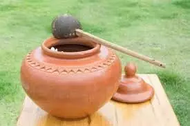 Lifestyle: जानें मटके का पानी कैसे है फायदेमंद Lifestyle: जानें मटके का पानी कैसे है फायदेमंद