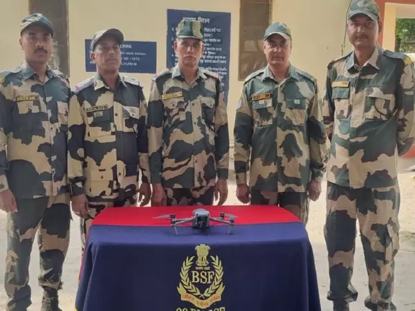 BSF ने फिरोजपुर में तस्करी के प्रयासों को विफल किया, ड्रोन और हथियारबंद संदिग्ध को पकड़ा गया BSF ने फिरोजपुर में तस्करी के प्रयासों को विफल किया, ड्रोन और हथियारबंद संदिग्ध को पकड़ा गया