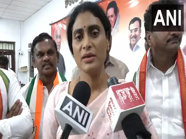 वाईएस शर्मिला ने BJP पर विशाखापत्तनम स्टील प्लांट के निजीकरण का आरोप लगाया वाईएस शर्मिला ने BJP पर विशाखापत्तनम स्टील प्लांट के निजीकरण का आरोप लगाया