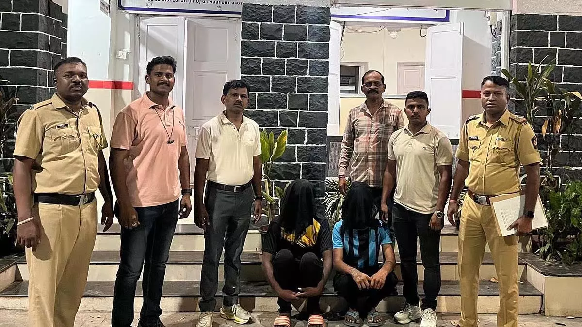 Mumbai : कोलाबा पुलिस ने 13 घंटे में सेंधमारी का मामला सुलझाया, 5.54 लाख का सोना बरामद Mumbai : कोलाबा पुलिस ने 13 घंटे में सेंधमारी का मामला सुलझाया, 5.54 लाख का सोना बरामद