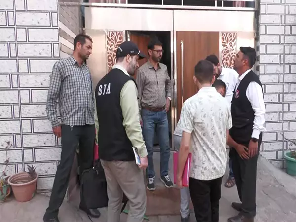 एसआईए ने Poonch में आतंकवादियों से जुड़े घर पर छापेमारी की एसआईए ने Poonch में आतंकवादियों से जुड़े घर पर छापेमारी की
