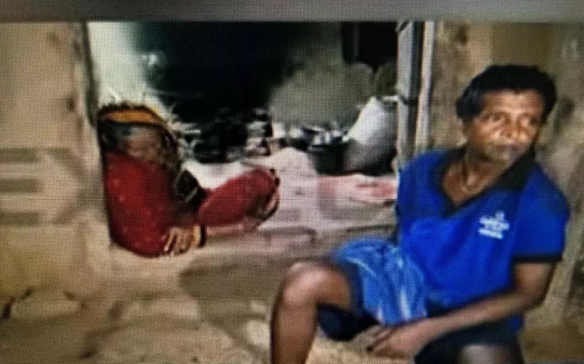 Odisha : जाजपुर में महिला ने नाबालिग बेटे को 18,000 रुपये में बेचा Odisha : जाजपुर में महिला ने नाबालिग बेटे को 18,000 रुपये में बेचा