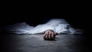 Bareilly : नगर निगम की बड़ी लापरवाही, सड़क किनारे सो रहे मजदूर पर पलटी कूड़े से भरी ट्रॉली, मौत Bareilly : नगर निगम की बड़ी लापरवाही, सड़क किनारे सो रहे मजदूर पर पलटी कूड़े से भरी ट्रॉली, मौत