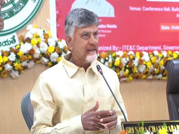 Andhra CM राज्य की परियोजनाओं के लिए केंद्र का समर्थन मांगने के लिए दो दिवसीय दिल्ली दौरे पर रवाना हुए Andhra CM राज्य की परियोजनाओं के लिए केंद्र का समर्थन मांगने के लिए दो दिवसीय दिल्ली दौरे पर रवाना हुए