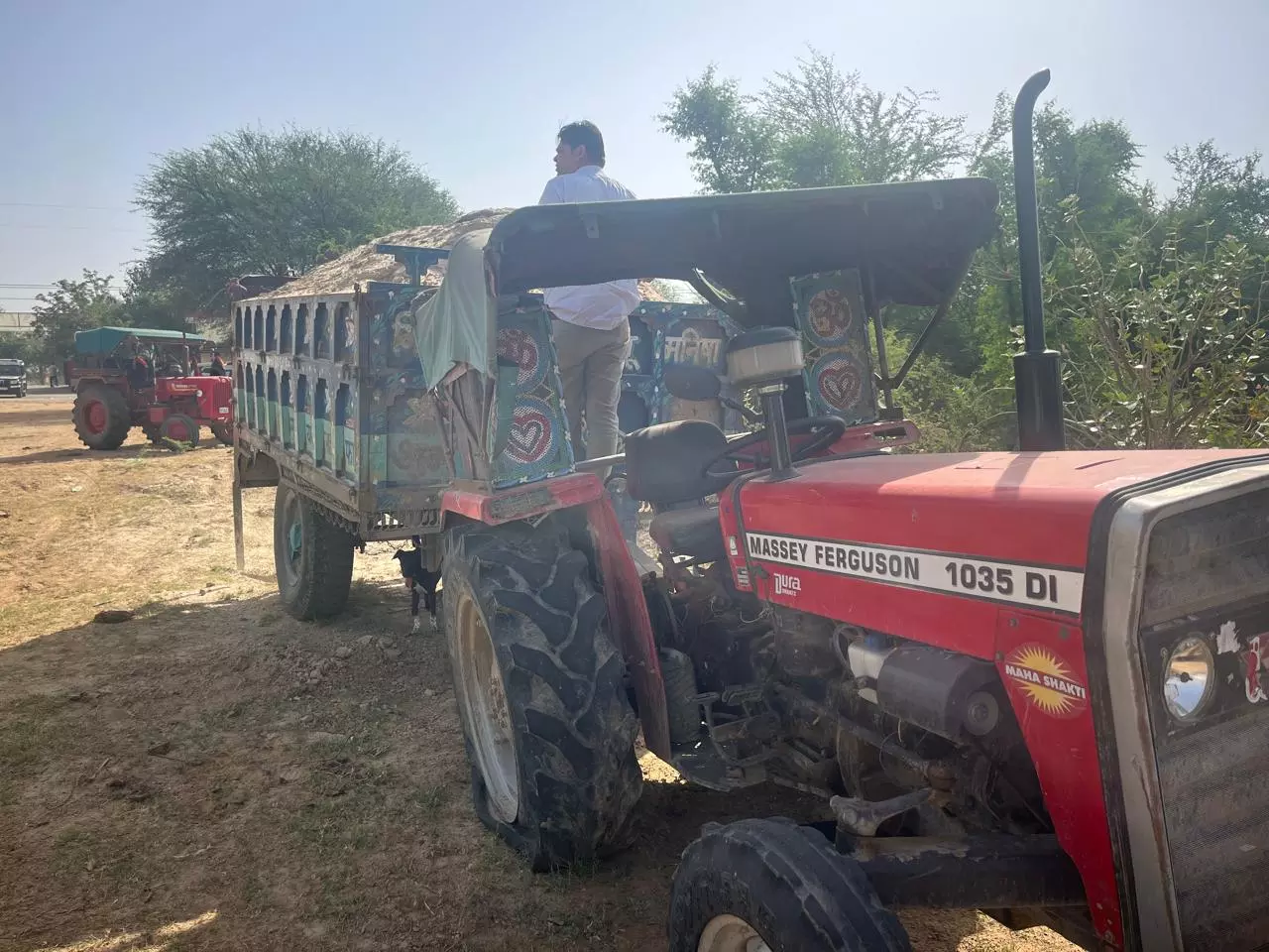 Jaipur: रायसर और सेज में अवेध परिवहन करते 1 जेसीबी सहित 10 वाहन पकड़े Jaipur: रायसर और सेज में अवेध परिवहन करते 1 जेसीबी सहित 10 वाहन पकड़े
