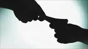 AP: लीगल मेट्रोलॉजी इंस्पेक्टर को 1.78 लाख रुपये की रिश्वत लेते रंगे हाथों पकड़ा गया AP: लीगल मेट्रोलॉजी इंस्पेक्टर को 1.78 लाख रुपये की रिश्वत लेते रंगे हाथों पकड़ा गया