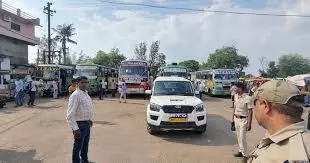 Pihani: परिवहन विभाग का पिहानी में छापा, 6 बिना फिटनेस बसों को किया जब्त Pihani: परिवहन विभाग का पिहानी में छापा, 6 बिना फिटनेस बसों को किया जब्त