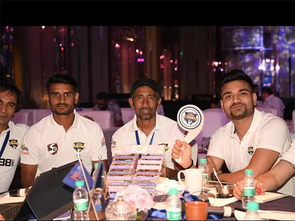 Bengal Pro T20 Season 2 के लिए मेंटर के तौर पर रिद्धिमान साहा सिलीगुड़ी स्ट्राइकर्स से जुड़े Bengal Pro T20 Season 2 के लिए मेंटर के तौर पर रिद्धिमान साहा सिलीगुड़ी स्ट्राइकर्स से जुड़े