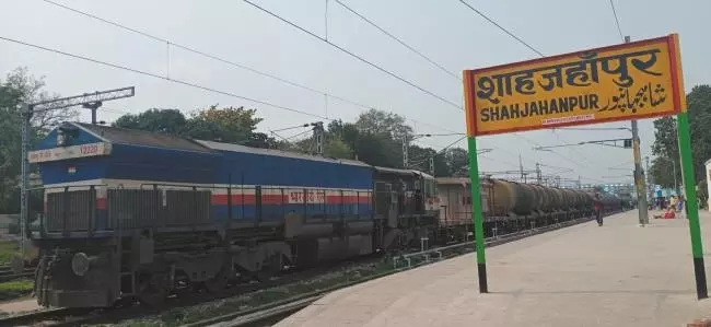 Shahjahanpur रेलवे स्टेशन पर युवक बना जहारखुरानी का शिकार, हालत गंभीर Shahjahanpur रेलवे स्टेशन पर युवक बना जहारखुरानी का शिकार, हालत गंभीर