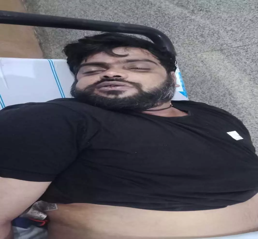 बैडमिंटन एकेडमी में युवक की संदिग्ध मौत, मचा हड़कंप बैडमिंटन एकेडमी में युवक की संदिग्ध मौत, मचा हड़कंप