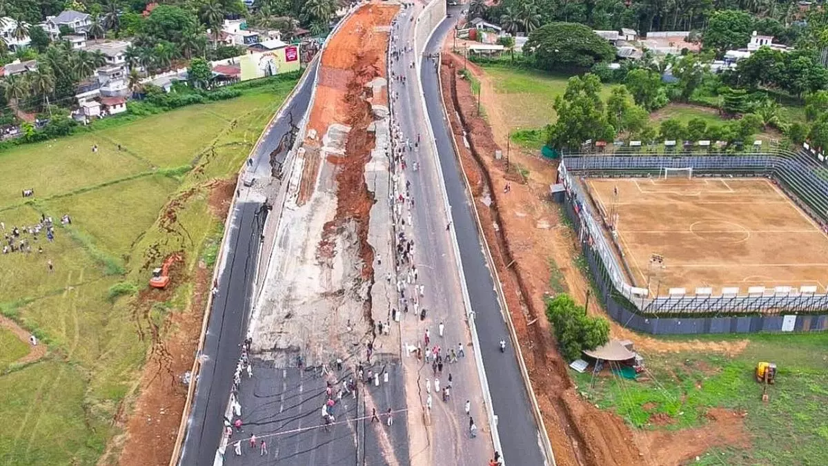 Kerala : नितिन गडकरी ने बुलाई आपात बैठक विस्तृत रिपोर्ट मांगने की संभावना Kerala : नितिन गडकरी ने बुलाई आपात बैठक विस्तृत रिपोर्ट मांगने की संभावना