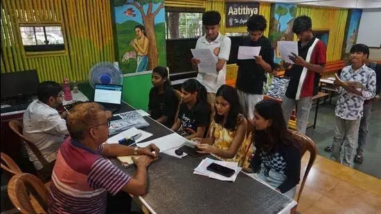 FYJC: ऑनलाइन एडमिशन प्रक्रिया पर शिक्षकों ने जताई आपत्ति FYJC: ऑनलाइन एडमिशन प्रक्रिया पर शिक्षकों ने जताई आपत्ति