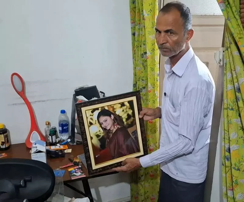 Haryana : ज्योति मल्होत्रा से कोर्ट में नहीं मिल पाए पिता, कहा किसी ने गलत समय बता दिया Haryana : ज्योति मल्होत्रा से कोर्ट में नहीं मिल पाए पिता, कहा किसी ने गलत समय बता दिया