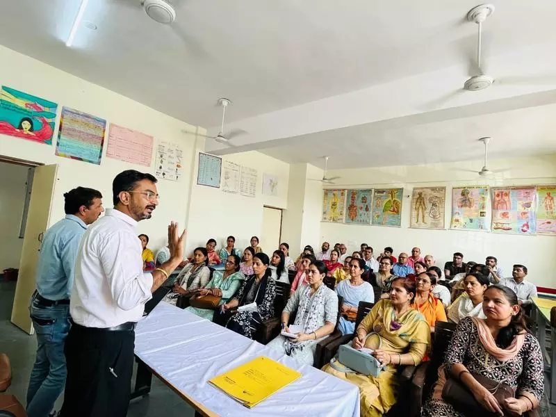 Haryana : डिजिटल कार्यशाला में शिक्षकों को गणित को रोचक बनाने के टिप्स दिए गए Haryana : डिजिटल कार्यशाला में शिक्षकों को गणित को रोचक बनाने के टिप्स दिए गए