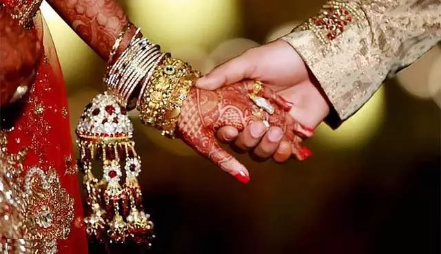 बारिश के कारण हिंदू विवाह रुका : मुस्लिम विवाह में एक आश्चर्यजनक घटना बारिश के कारण हिंदू विवाह रुका : मुस्लिम विवाह में एक आश्चर्यजनक घटना