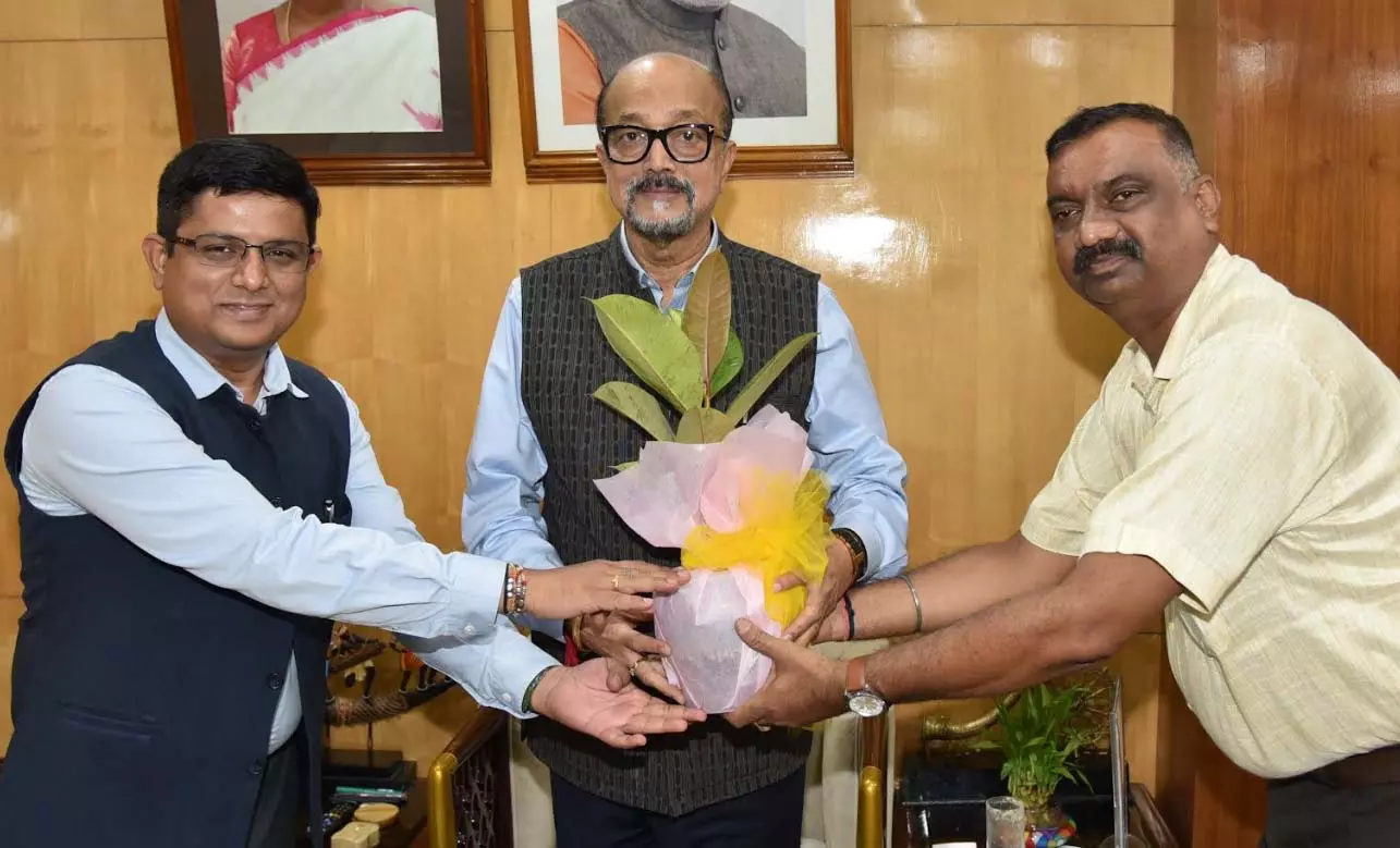 राज्यपाल रमेन डेका से मिले भावसार फाउंडेशन के आंचलिक प्रमुख राज्यपाल रमेन डेका से मिले भावसार फाउंडेशन के आंचलिक प्रमुख