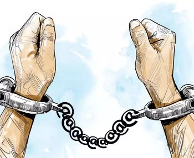 Odisha में जूनियर इंजीनियर के अपहरण और जबरन वसूली के आरोप में पांच गिरफ्तार Odisha में जूनियर इंजीनियर के अपहरण और जबरन वसूली के आरोप में पांच गिरफ्तार