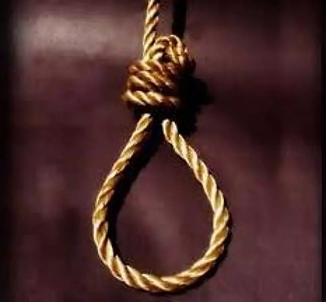 Vellore : युवक ने महिला की पीट-पीटकर हत्या करने के बाद खुद भी फांसी लगाकर आत्महत्या कर ली Vellore : युवक ने महिला की पीट-पीटकर हत्या करने के बाद खुद भी फांसी लगाकर आत्महत्या कर ली
