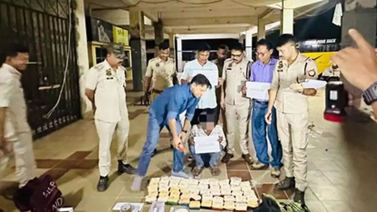 Assam में 3 करोड़ रुपये से ज़्यादा कीमत की ड्रग्स जब्त Assam में 3 करोड़ रुपये से ज़्यादा कीमत की ड्रग्स जब्त