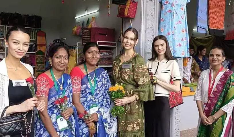 Hyderabad: मिस वर्ल्ड प्रतियोगियों ने सिंगरेनी सेवा समिति की महिला उद्यमियों की सराहना की Hyderabad: मिस वर्ल्ड प्रतियोगियों ने सिंगरेनी सेवा समिति की महिला उद्यमियों की सराहना की