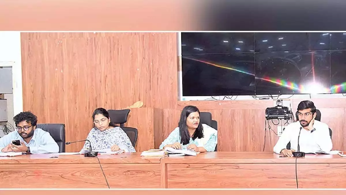 भूमि अधिग्रहण का काम युद्धस्तर पर पूरा करें: कलेक्टर भूमि अधिग्रहण का काम युद्धस्तर पर पूरा करें: कलेक्टर