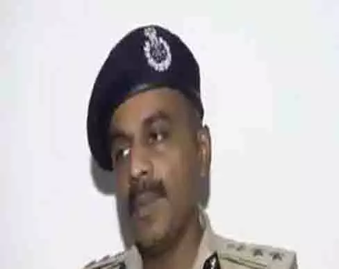 121 बांग्लादेशी अप्रवासी हिरासत में लिए गए, पांच से एसआईटी ने की पूछताछ: डीसीपी निधान वलसन 121 बांग्लादेशी अप्रवासी हिरासत में लिए गए, पांच से एसआईटी ने की पूछताछ: डीसीपी निधान वलसन