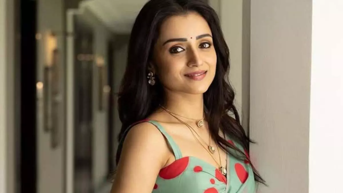 Trisha Krishnan पोल्का डॉट साड़ी और मैचिंग स्लीवलेस ब्लाउज़ में दिखीं Trisha Krishnan पोल्का डॉट साड़ी और मैचिंग स्लीवलेस ब्लाउज़ में दिखीं