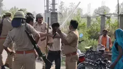 Lakhimpuri: हत्या के विरोध में बवाल, पथराव में सिपाही घायल हुआ Lakhimpuri: हत्या के विरोध में बवाल, पथराव में सिपाही घायल हुआ