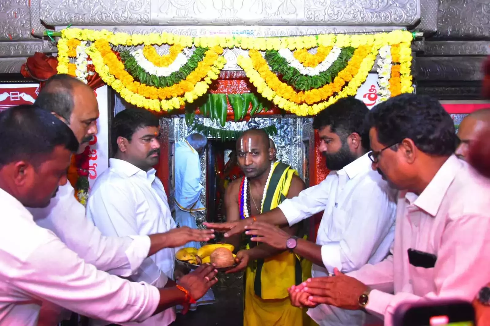 Telangana: कोंडागट्टू में पेद्दा हनुमान जयंती का भव्य समारोह Telangana: कोंडागट्टू में पेद्दा हनुमान जयंती का भव्य समारोह