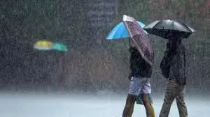 Lucknow: तेज हवाओं की चेतावनी, यूपी में आंधी-बारिश का दौर जारी Lucknow: तेज हवाओं की चेतावनी, यूपी में आंधी-बारिश का दौर जारी