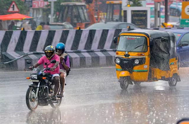 Tamil Nadu : नशे में धुत होकर सरकारी बस चला रहा था ड्राइवर Tamil Nadu : नशे में धुत होकर सरकारी बस चला रहा था ड्राइवर