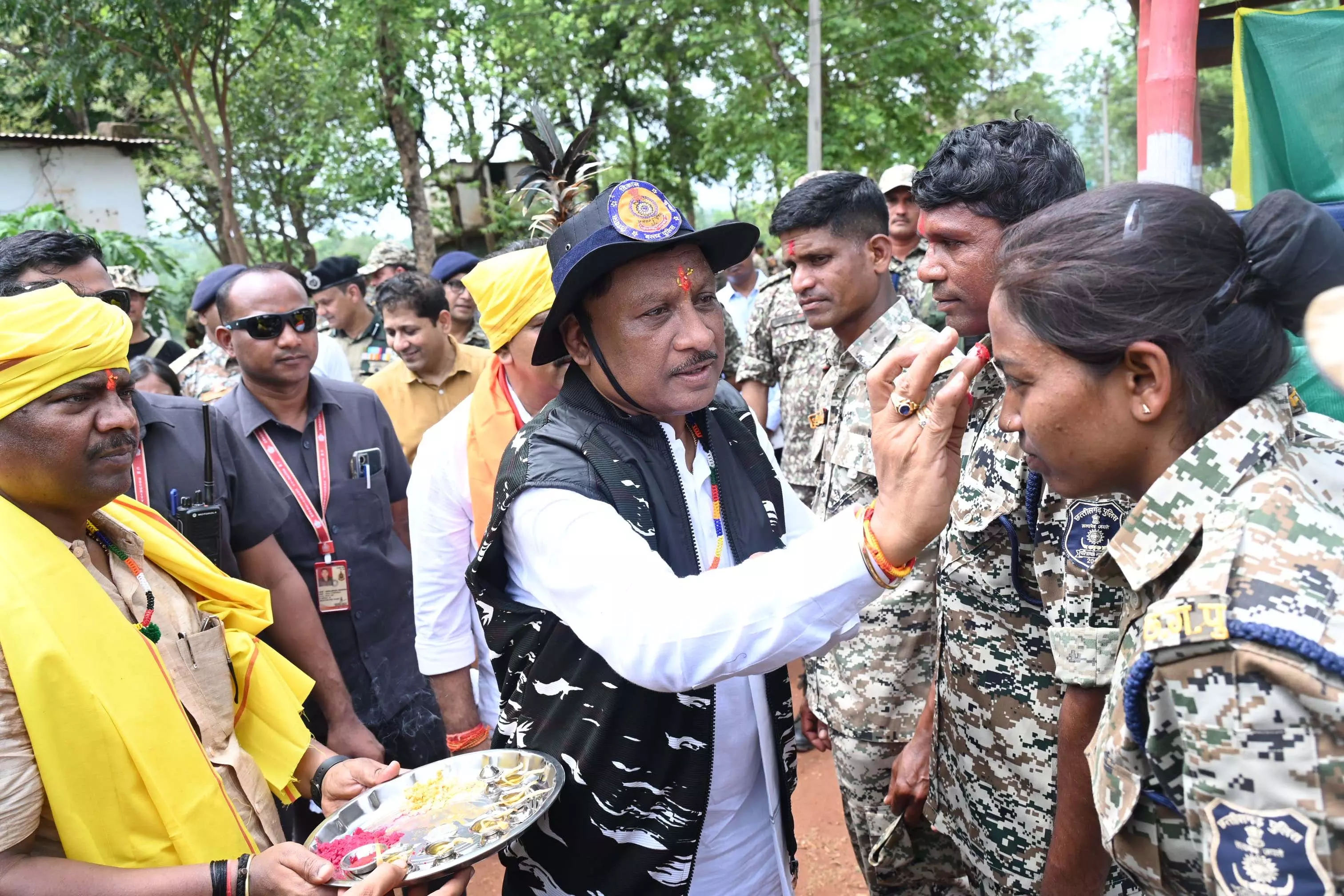 अबूझमाड़ ऑपरेशन में शामिल जांबाज जवानों से मिले मुख्यमंत्री विष्णुदेव साय अबूझमाड़ ऑपरेशन में शामिल जांबाज जवानों से मिले मुख्यमंत्री विष्णुदेव साय