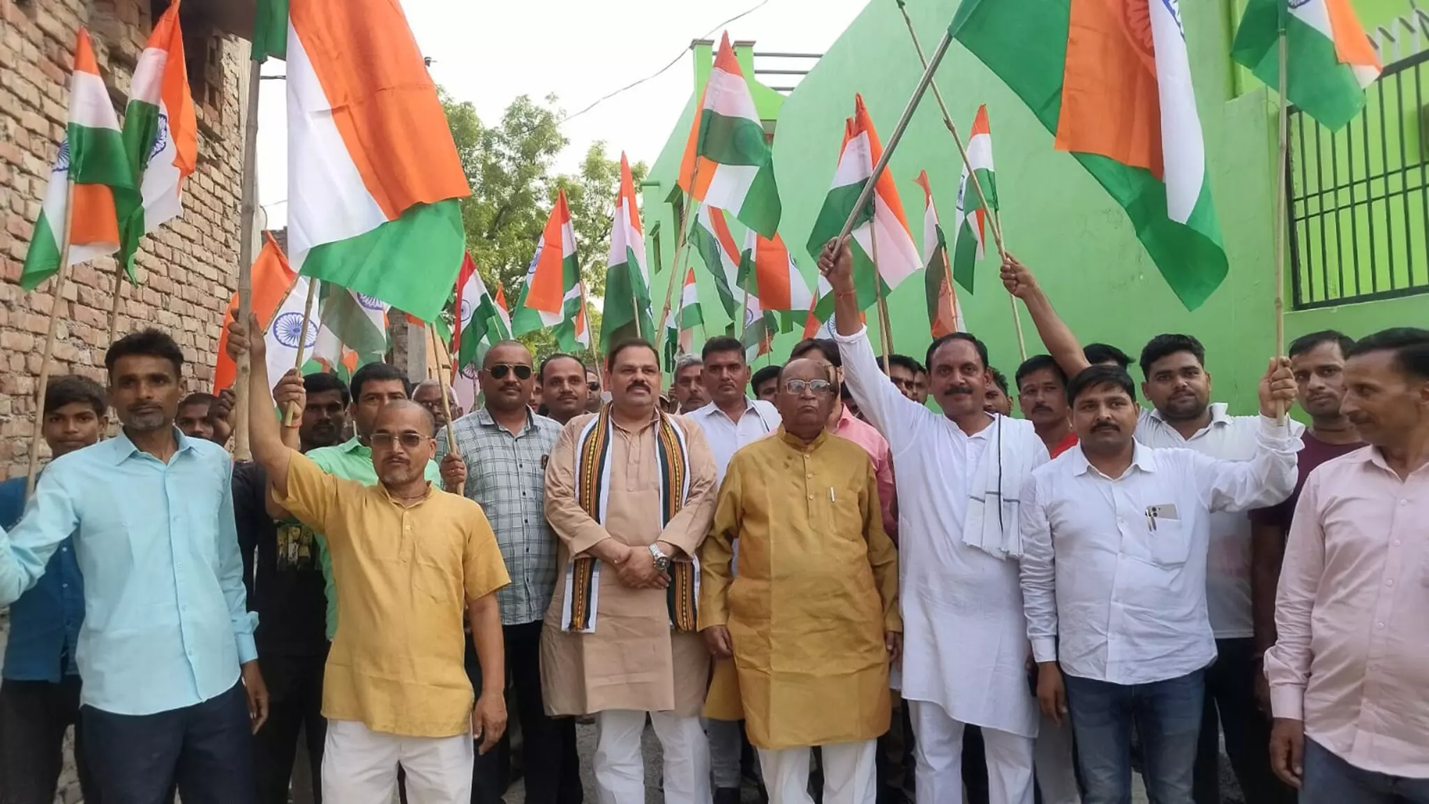 Amritpur: विधायक की अगुवाई में निकली भारत शौर्य तिरंगा यात्रा Amritpur: विधायक की अगुवाई में निकली भारत शौर्य तिरंगा यात्रा