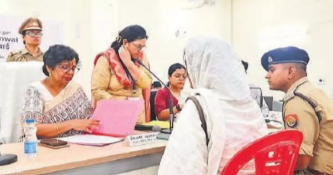 Bareilly: पीड़िताओं का राष्ट्रीय महिला आयोग की अध्यक्ष के सामने छलका दर्द Bareilly: पीड़िताओं का राष्ट्रीय महिला आयोग की अध्यक्ष के सामने छलका दर्द