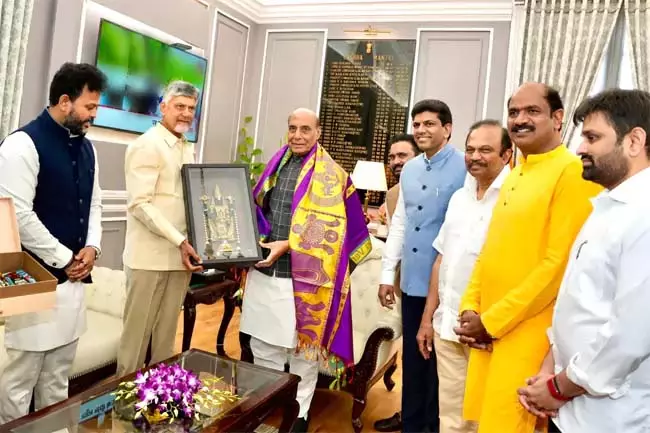 Andhra : सीएम चंद्रबाबू दिल्ली में कई केंद्रीय मंत्रियों से मिले Andhra : सीएम चंद्रबाबू दिल्ली में कई केंद्रीय मंत्रियों से मिले