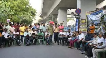 Calcutta HC ने प्रदर्शनकारी शिक्षकों के खिलाफ बलपूर्वक पुलिस कार्रवाई पर रोक लगाई Calcutta HC ने प्रदर्शनकारी शिक्षकों के खिलाफ बलपूर्वक पुलिस कार्रवाई पर रोक लगाई