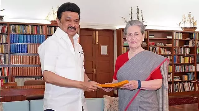 Tamil Nadu : मुख्यमंत्री एमके स्टालिन ने सोनिया, राहुल से की मुलाकात Tamil Nadu : मुख्यमंत्री एमके स्टालिन ने सोनिया, राहुल से की मुलाकात