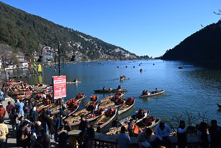 Nainital: सीमा तनाव से पर्यटन पर असर, नैनीताल में कम हुई सैलानियों की संख्या Nainital: सीमा तनाव से पर्यटन पर असर, नैनीताल में कम हुई सैलानियों की संख्या