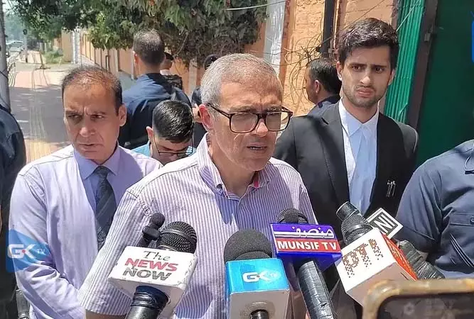 J&K सरकार पाक गोलाबारी पीड़ितों के लिए राहत का मामला केंद्र के समक्ष उठाएगी: उमर अब्दुल्ला J&K सरकार पाक गोलाबारी पीड़ितों के लिए राहत का मामला केंद्र के समक्ष उठाएगी: उमर अब्दुल्ला