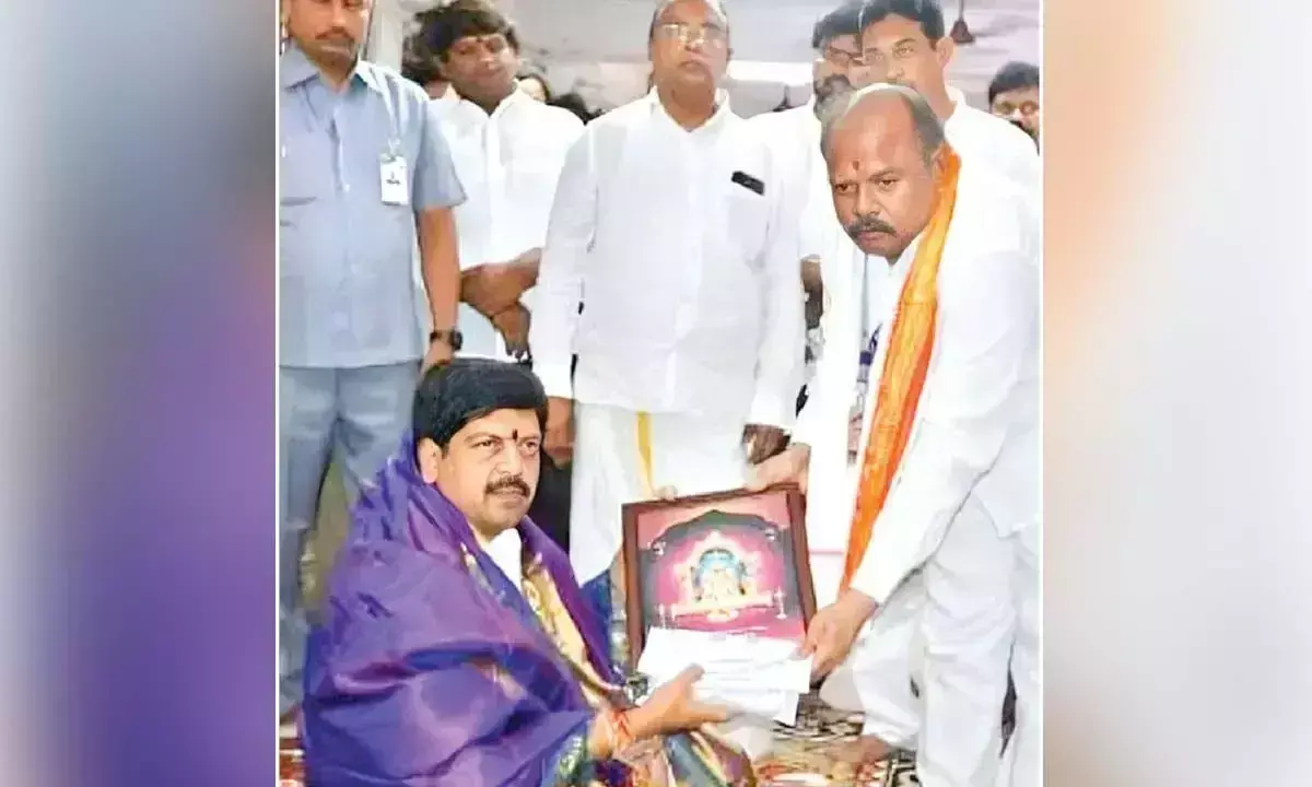Andhra: आबकारी मंत्री ने सनातन धर्म के संरक्षण की आवश्यकता पर बल दिया Andhra: आबकारी मंत्री ने सनातन धर्म के संरक्षण की आवश्यकता पर बल दिया