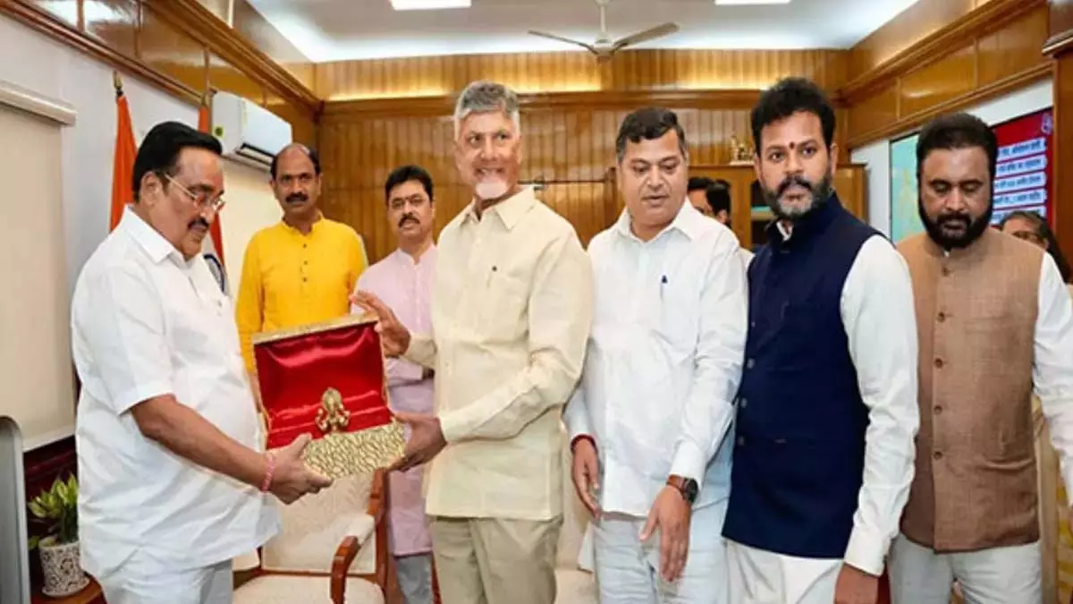 Chandrababu ने केंद्रीय मंत्री जितेंद्र सिंह और सीआर पाटिल से मुलाकात की Chandrababu ने केंद्रीय मंत्री जितेंद्र सिंह और सीआर पाटिल से मुलाकात की