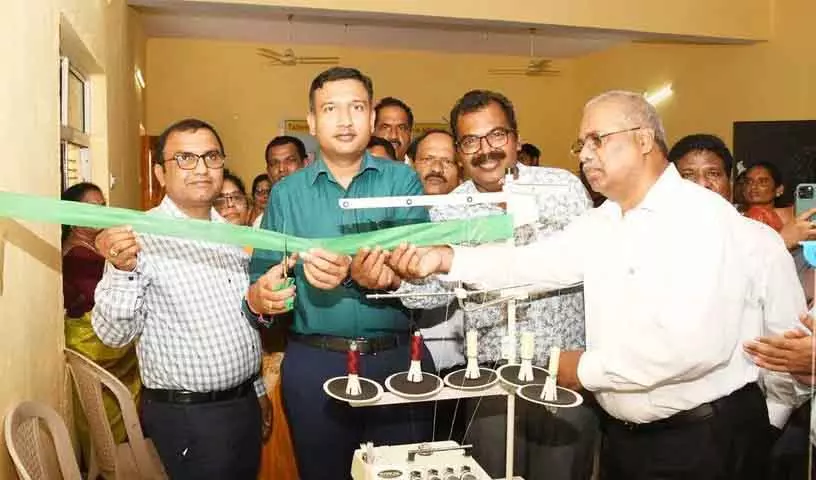 Adilabad में ग्रामीण महिलाओं को सशक्त बनाने के लिए सिलाई कक्षाएं आयोजित कीं Adilabad में ग्रामीण महिलाओं को सशक्त बनाने के लिए सिलाई कक्षाएं आयोजित कीं