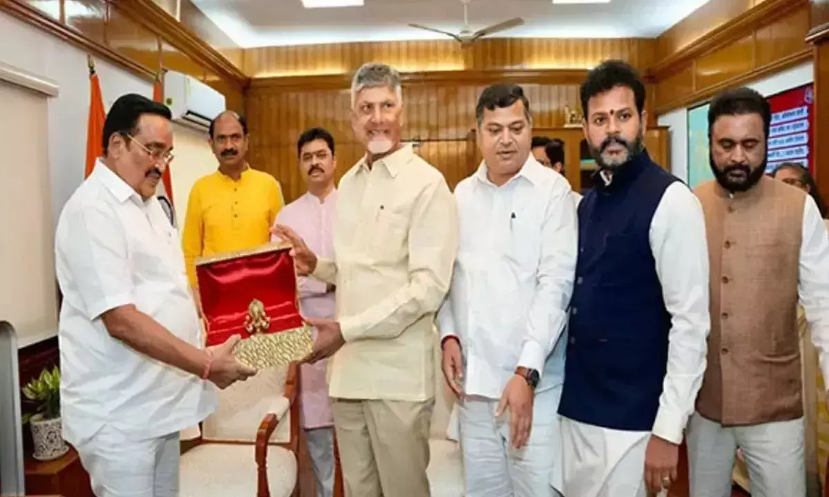 Andhra: चंद्रबाबू ने केंद्रीय मंत्री जितेंद्र सिंह और सीआर पाटिल से मुलाकात की Andhra: चंद्रबाबू ने केंद्रीय मंत्री जितेंद्र सिंह और सीआर पाटिल से मुलाकात की